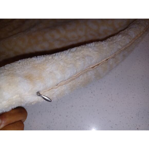 UGG Soft  Faux Fur Pillow Cover 20”x20” with zipper - Picture 3 of 6